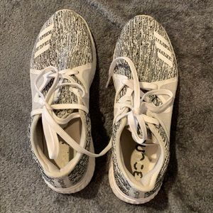 Adidas tennis shoes
